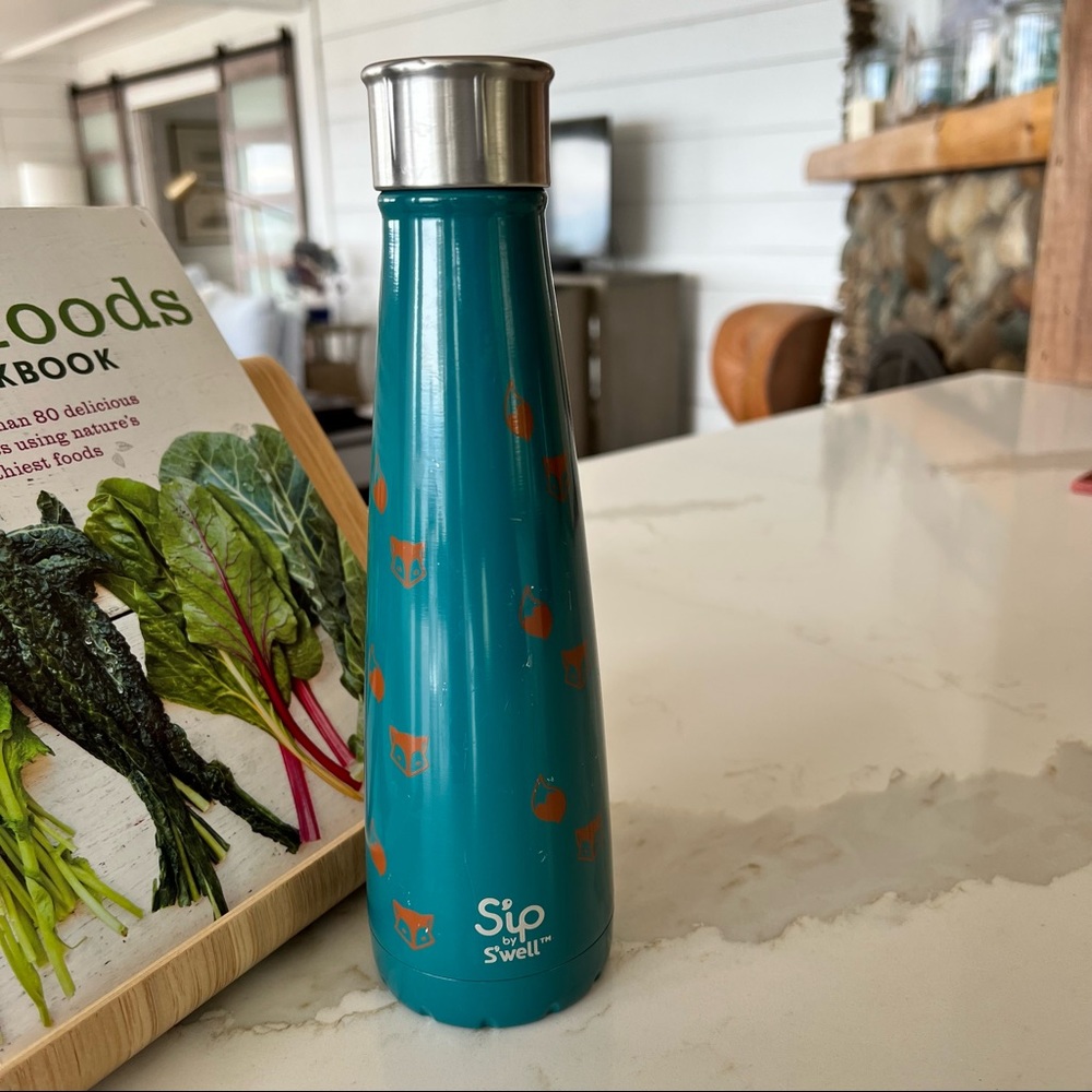 Swell water bottle